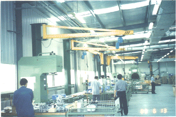 悬臂吊在比泽尔压缩机生产线应用