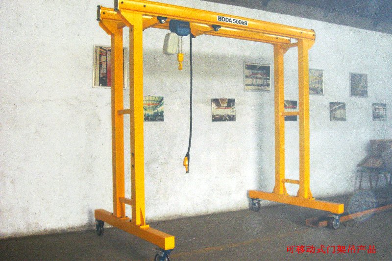 可移动式悬臂吊：狭小空间搬运利器